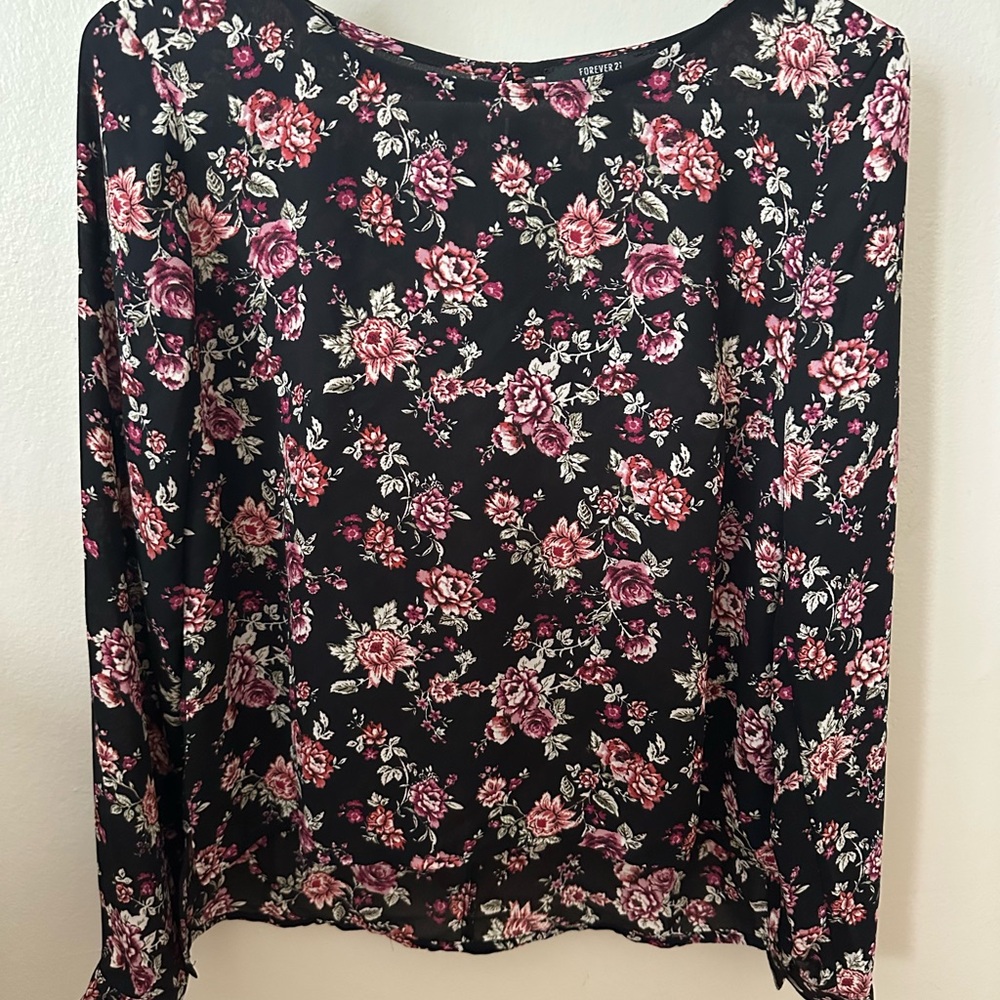 BRAND NEW without tags! Never won! Forever 21 Flora Long-sleeved Blouse Size S